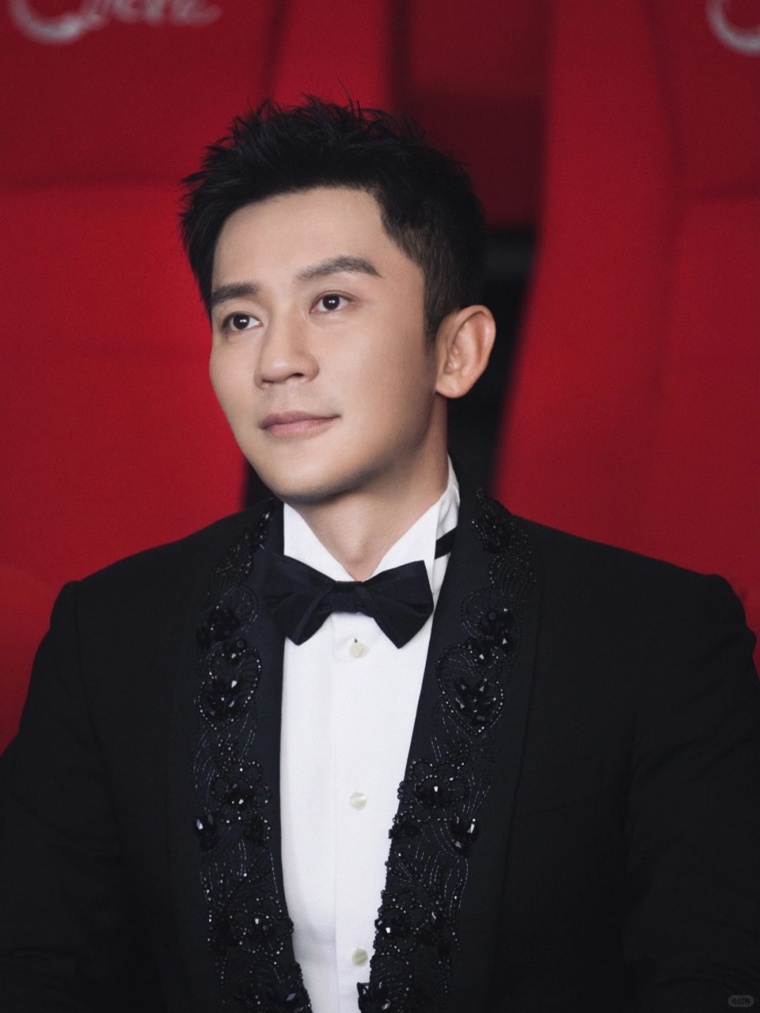 爱游戏中国站-出色发挥首场状态出色，湖人观众沸腾！，Faker重返赛场上演精彩一战(faker因伤暂离赛场)