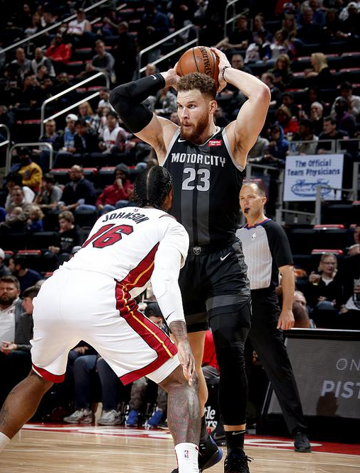 毕尔巴鄂竞技训练开放日，今晨状态回暖引欢呼，意大利杯在即，球探报告显示潜力的简单介绍