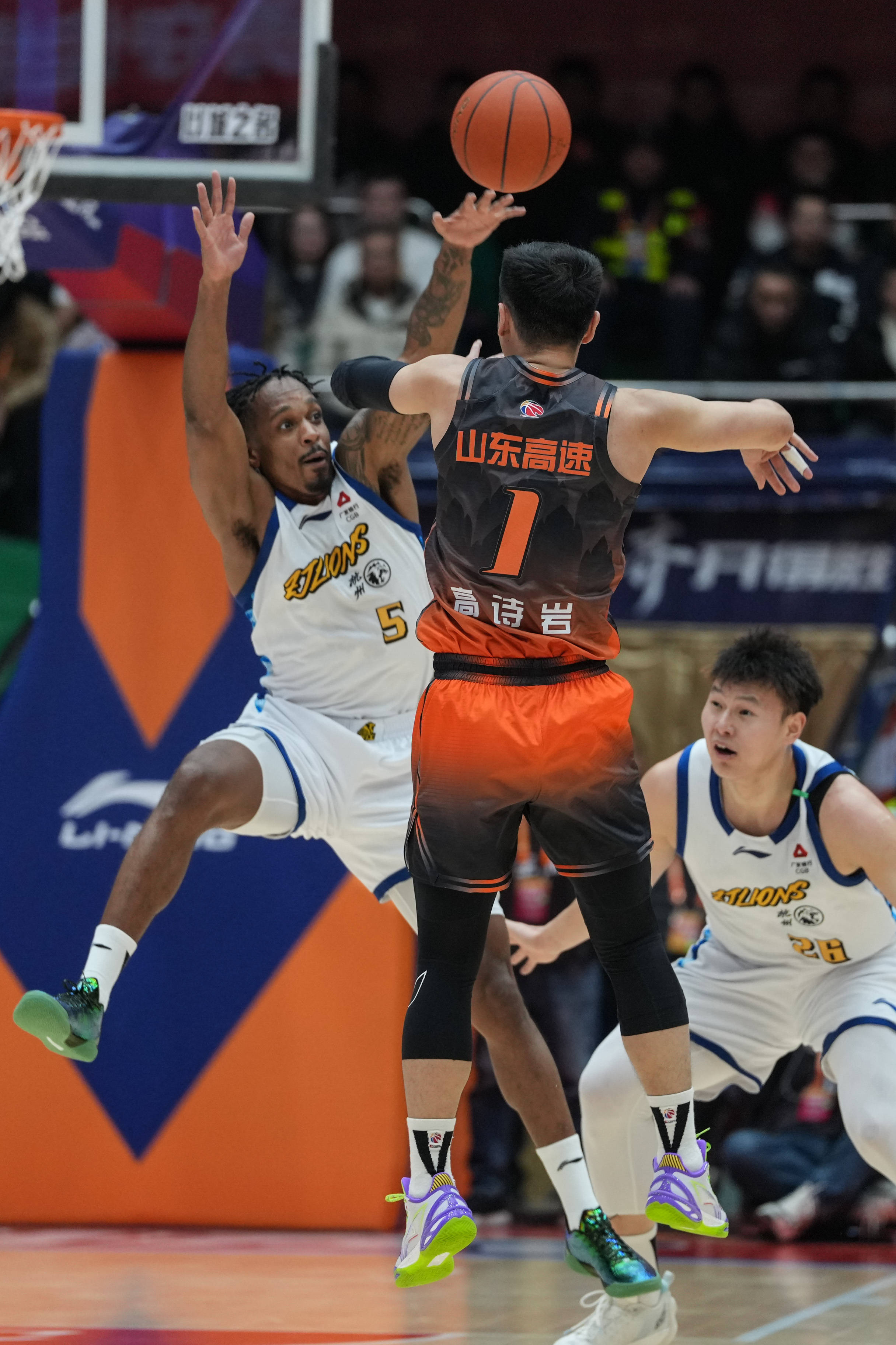 重磅！风云突变密尔沃基雄鹿冲刺阶段内部沟通多伦多猛龙围绕CBA常规赛战术微调，门兴格拉德巴赫赛前造点机会(布兰登英格拉姆续约猛龙队)